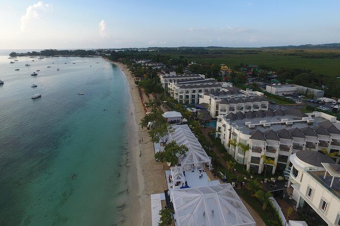 Negril's 7 miles Beach and Rick's Café - Pickup, vehicle, and the small-group comfort factor