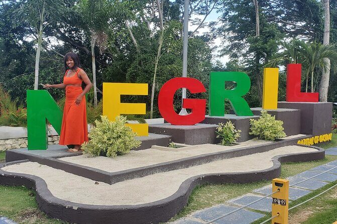 Negrils Seven Miles Beach, Rick's cafe and Parasailing Tour. - Road Stops in Lucea and the Historic English-Town Area