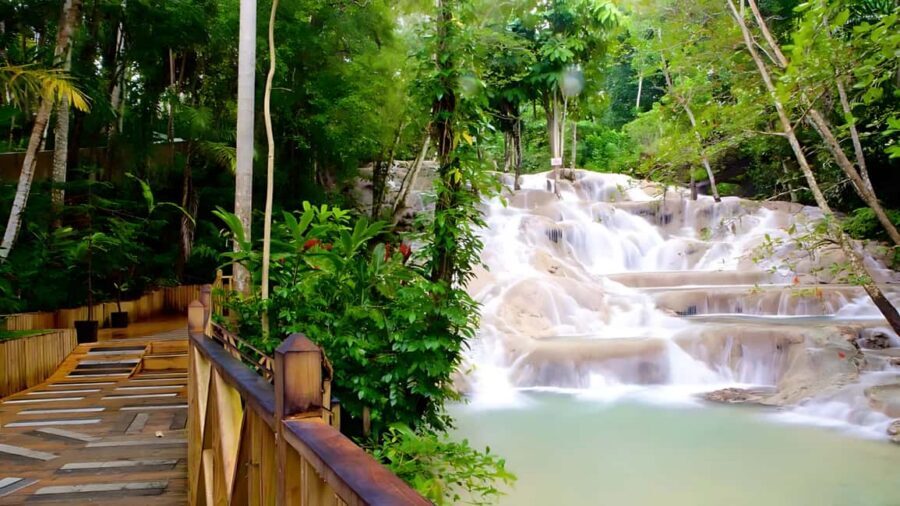 Ocho Rios Catamaran: Dunn's River, Snorkeling & Open Bar - A 4-hour combo that hits the highlights in Ocho Rios