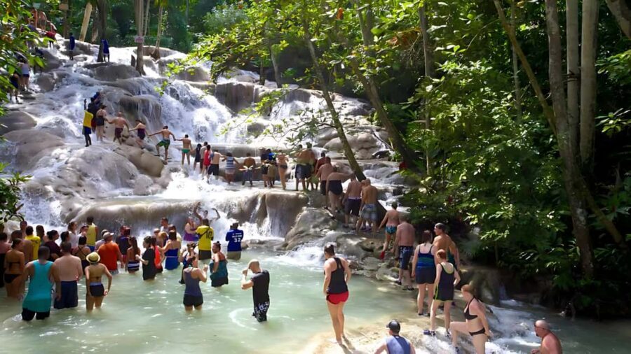Ocho Rios Catamaran: Dunn's River, Snorkeling & Open Bar - Where to meet: Cool Runnings and the Mahogany Beach start