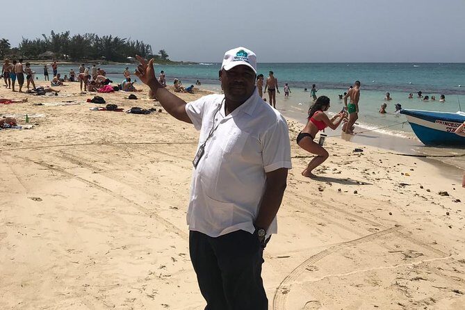 Ocho Rios City Bus Tour (Beach, Sightseeing & Shopping) - Why the small-group bus format feels better than “big tour” energy