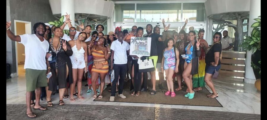 Ocho Rios: Dunn's River Falls and Shopping Tour - Dunn’s River Falls: Why this “human chain” matters