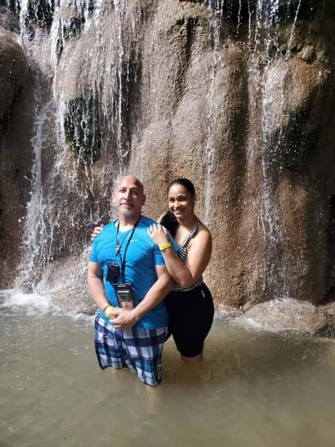Ocho Rios: Konoko Falls, Fern Gully, and Shopping Tour - Taj Mahal Shopping Center: what you can buy and how long to browse