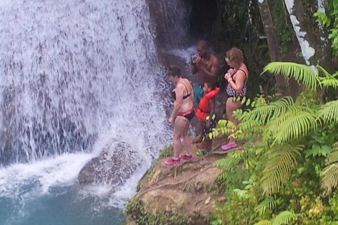 Ocho Rios Tour: Blue Hole and Dunn's River Falls - Blue Hole: 1 hour of rope swings, cave swims, and pool jumps