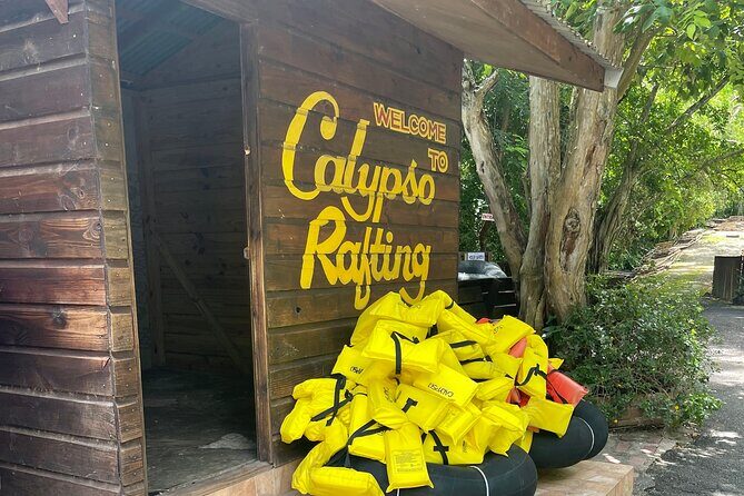 Ocho Rios White river tubing along with beach and lunch stop - Scotchies Jerk Lunch: What You’ll Eat and How It Fits the Day