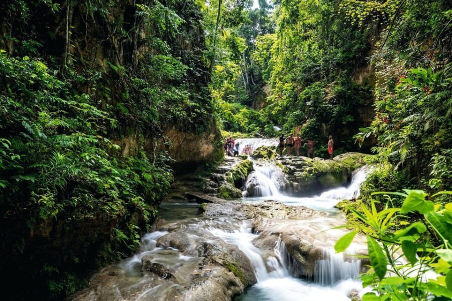 Ochos Rios: Full Day Dunn's River and Blue Hole with Lunch - Changing rooms, lockers, and what to wear (so the day feels smooth)