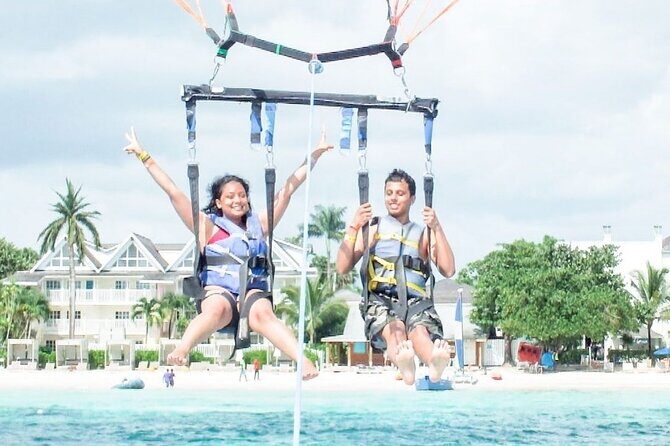 Parasailing, Blue Hole Mineral Spring, Seven Mile Beach - Guides Make the Day: Carlos, Teric, and the Family-Feeling Vibe