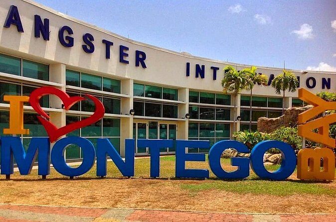 Private Airport transfer hotels in montegobay - Inside the vehicle: AC, Wi‑Fi, and practical comfort