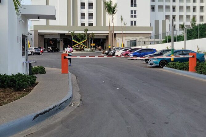 Private Airport Transfer Riu Aquarelle & Excellence Oyster Bay - Pickup at Riu Palace Aquarelle: Starting Point and First Impressions