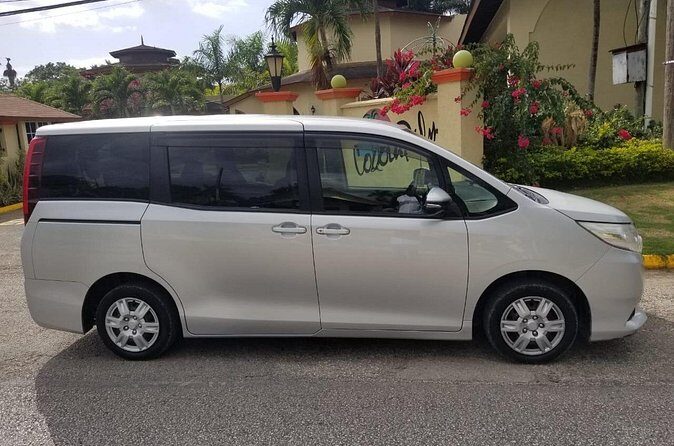 Private Airport Transfer to Jewel Grande Montego Bay Resort - Finding Your Driver Fast: The Name-Card Advantage