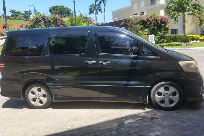 Private Airport Transfer to Jewel Paradise Cove Resort - A Private Transfer That Actually Gets You Oriented