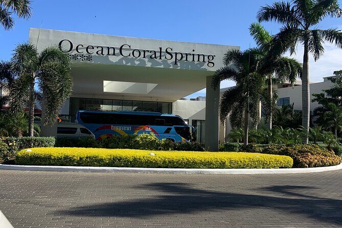 Private Airport Transfer to or from Ocean Coral Spring Resort - The drive itself: air-conditioning, clean comfort, and those scenic pull-offs