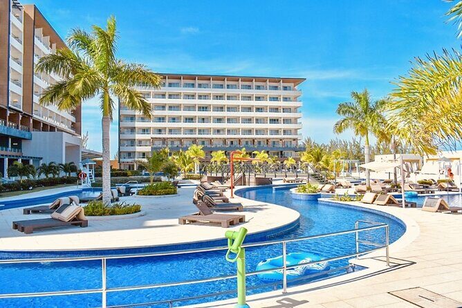 Private Airport Transfer to Royalton, Ocean Coral Spring & Excellence Oyster Bay - Finding your driver outside arrivals without the stress
