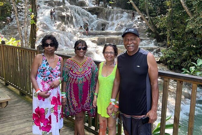 Private fun fill tour from Montego Bay to dunns river & blue hole - Stop 3: Dunn’s River Falls climb and park time