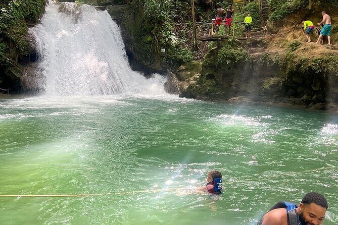 Private fun fill tour from Montego Bay to dunns river & blue hole - What the private guide actually adds (beyond directions)