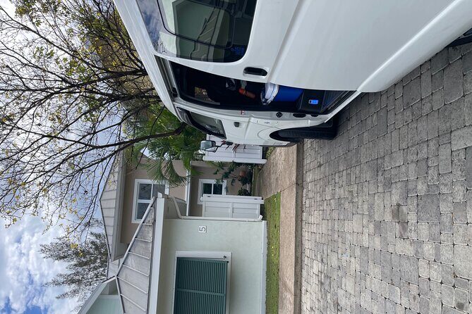 Private Jamaica Transport - The Human Part: Getting Local Guidance From Desroy Hitchman