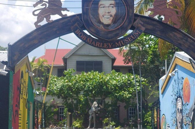 Private Kingston and Bob Marley Museum Tour from Ocho Rios - Emancipation Park: The Calm Break Between the Car and the Museum