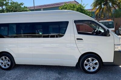 Private Montego Bay Jamaica Airport Transfer to Montego Bay Hotel - The reserved, air-conditioned ride (with WiFi and drinks)
