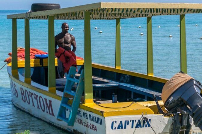 [PRIVATE] Negril Sightseeing Tour with RickS Cafe Cliff Diving - Negril Lighthouse: South Negril Point views and photo time