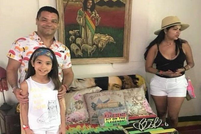 Private Nine Mile, Bob Marley Tour from Ocho Rios - First major stop: the Bob Marley mausoleum tribute