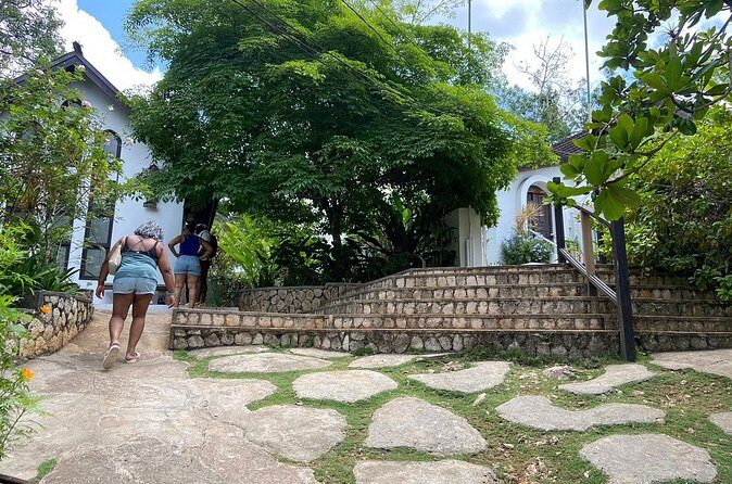 Private Nine Mile, Bob Marley Tour from Ocho Rios - Birthplace and childhood home: Rastafarian guides make it personal