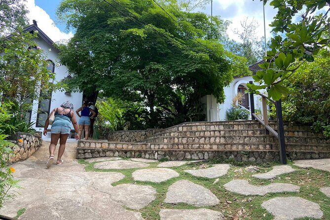 Private Nine Mile, Bob Marley Tour from Ocho Rios - The rock pillow moment and a song played the right way