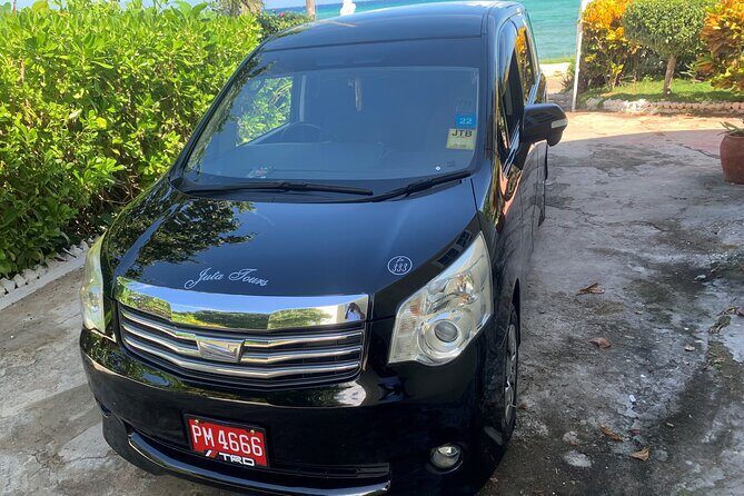 Private Roundtrip Airport Transfer Negril Hotels - From customs at Donald Sangsters International Airport to your Negril hotel