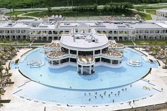 Private Sangster Airport Transfer to Grand Palladium Resort - What happens at pickup: your driver, luggage help, and the right vehicle