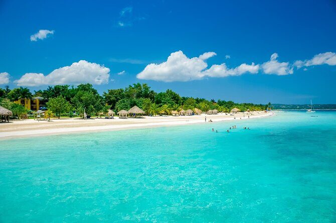 Private Tour From Ocho Rios or Runaway Bay To Negril 7 Miles Beach & Ricks Cafe - Rick’s Cafe: cliffside energy, good food, and your call on the action