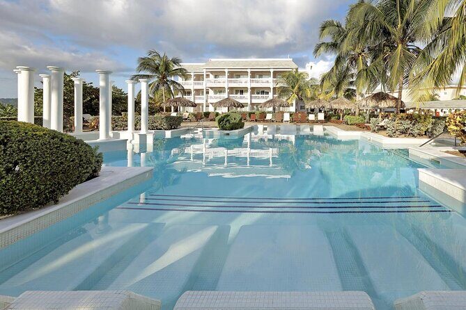 Private Transfer from MBJ Airport to Grand Palladium Hotel - Private MBJ-to-Lucea Transfer: The Comfort-First Payoff