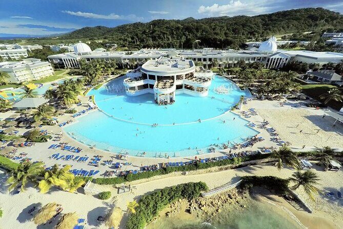 Private Transfer from MBJ Airport to Grand Palladium Hotel - Where the Pickup Actually Happens at MBJ Airport