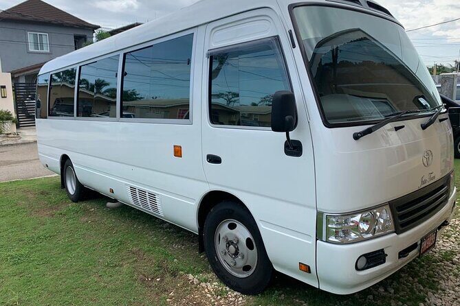 Private Transfer from Montego Bay Airport to Montego Bay Hotels - Meet-and-Greet: The Sign, the Luggage Help, and Faster Pickup
