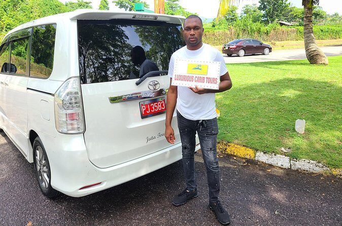 Private Transfer from Montego Bay Airport to Ocho Rios Hotels - Montego Bay Airport to Ocho Rios: Door-to-Door, Without the Shuffle