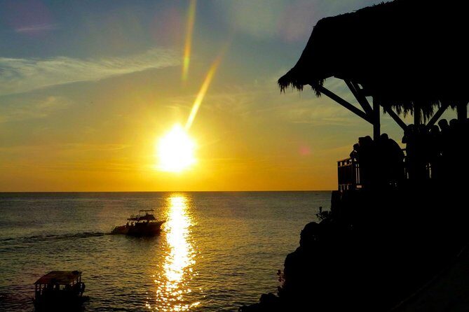 Rick's Café and Seven Mile Beach Private Tour - What to bring so the day feels easy