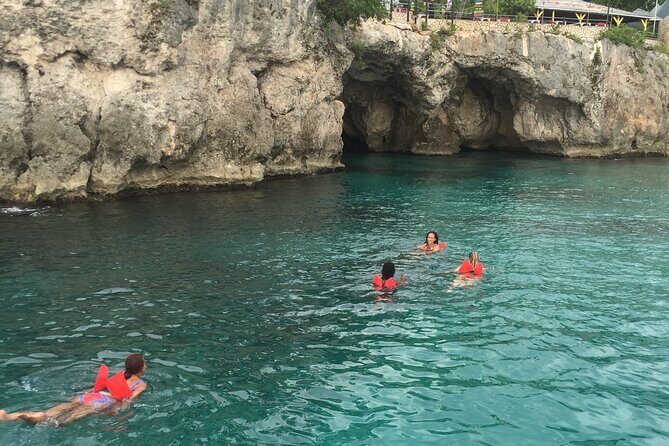 Ricks Cafe Party Cruise with Open Bar & DJ MONTEGO BAY RESORTS - Weather Risk: How This Excursion Usually Handles It