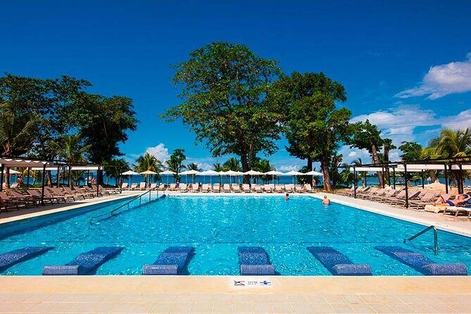Riu Palace Montego Bay Private Airport Transfer - The Ride: Comfort, Luggage Space, and Air-Conditioning