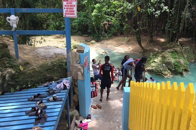Roundtrip Private Shuttle from Ocho Rios to Blue Hole and Back - The small details that keep things smooth (or cause hiccups)