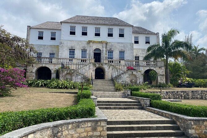 Sightseen tour and Souvenir shopping with private transportation in Montego Bay - Why a Hip Strip shopping tour is smarter than winging it