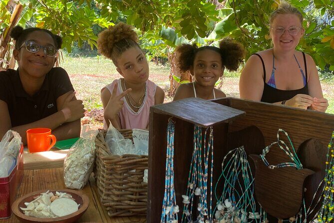 Souvenirs workshop A Mi Mek It! in Montego Bay Jamaica (FR & EN) - Where the crafts happen: the art table under an ackee tree