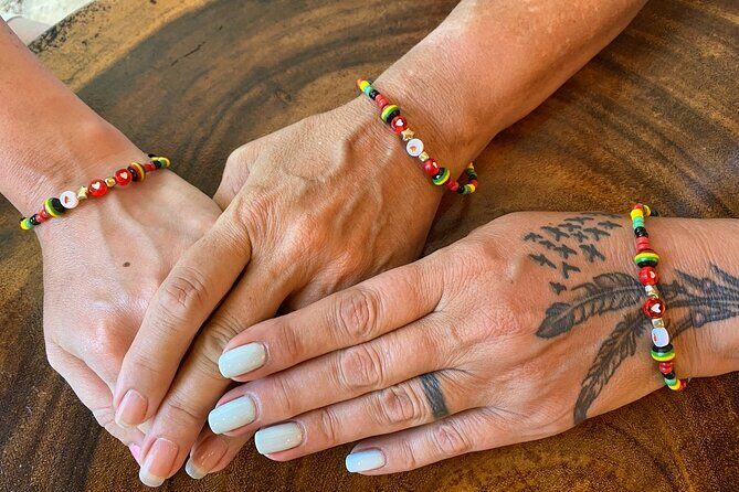 Souvenirs workshop A Mi Mek It! in Montego Bay Jamaica (FR & EN) - The welcome spot: SoMom Mobay Lodging & Experiences area